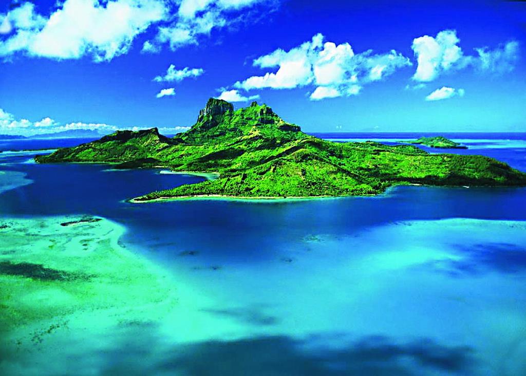 Остров Бора-Бора в Тихом океане