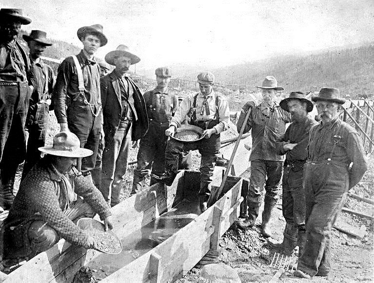 Золотоискатели на Аляске (старинная фотография)