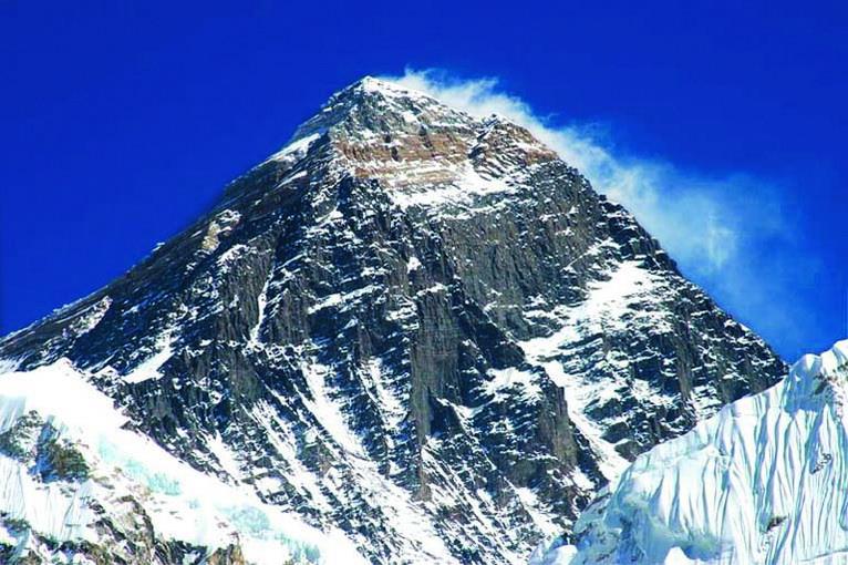 Эверест (Джомолунгма) — высшая точка Гималаев и планеты