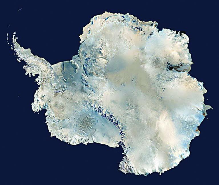 Ледяной щит Антарктиды (вид из космоса)
