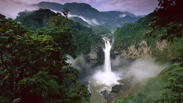 Водопад на реке Амазонка