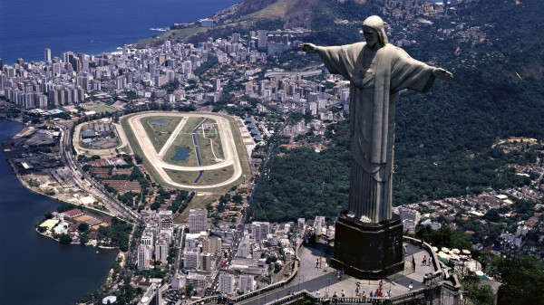 Статуя Иисуса Христа в Рио–де–Жанейро 