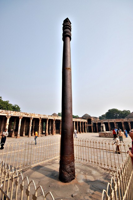 Железная колонна в Дели приносит счастье