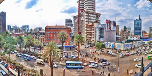 Джакаранда цветет в Найроби