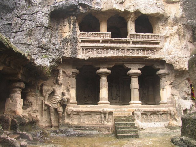 Пещерные храмы в Аджанте