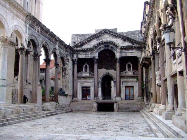 Дворец Диоклетиана в городе Сплит