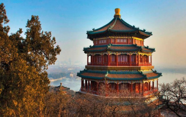 Летний дворец и императорский парк в Пекине