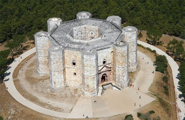 Замок Кастель-дель-Монте
