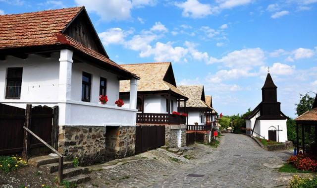 Историческое село Холлокё