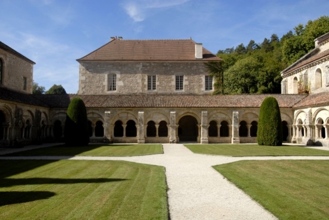 цистерианский монастырь в Фонтене
