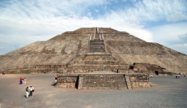 Почему храмы ольмеков имели формы пирамид?