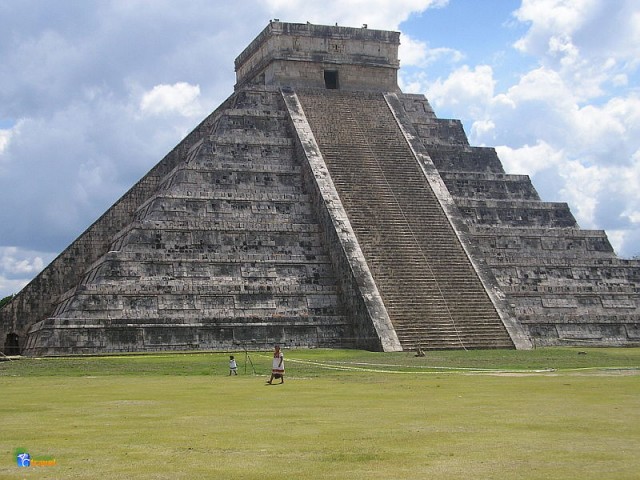 Кто построил пирамиду в Чичен-Ица?